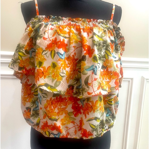 love on a hanger Tops - Love on a hanger floral, print size large